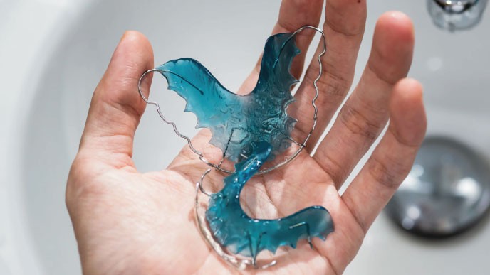 Cómo limpiar los retenedores dentales