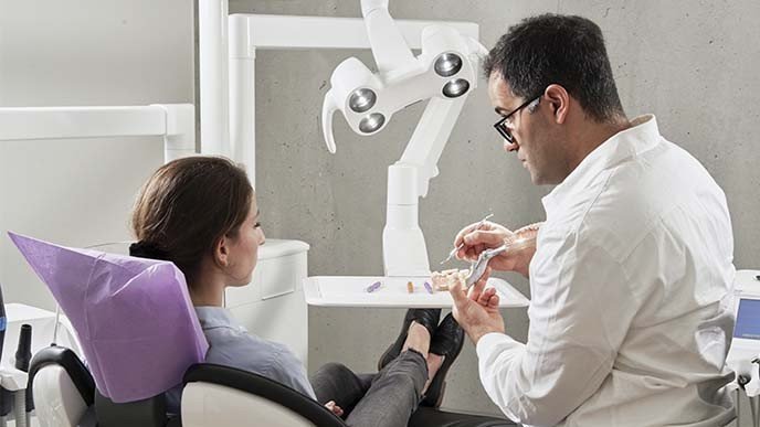 ¿Qué diferencia hay entre endodoncia y periodoncia?